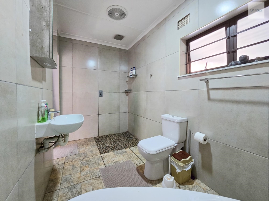 4 Bedroom Property for Sale in Cintsa East Eastern Cape